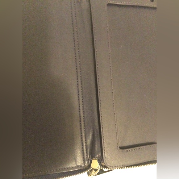 Gap Plaid Tablet Case 🌸 - Picture 4 of 9